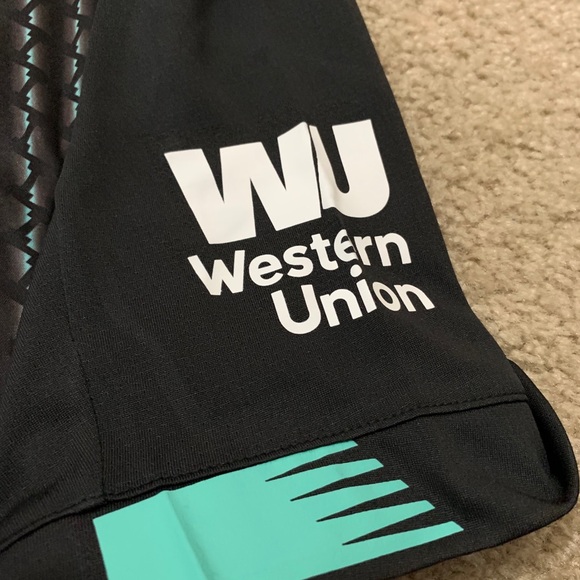 Liverpool Third Away 19/20 Jersey M. SALAH #11 - Picture 6 of 10